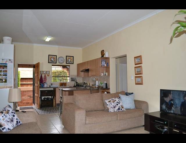 2 BEDROOM PROPERTY TO RENT IN SUGAR BUSH ESTATE